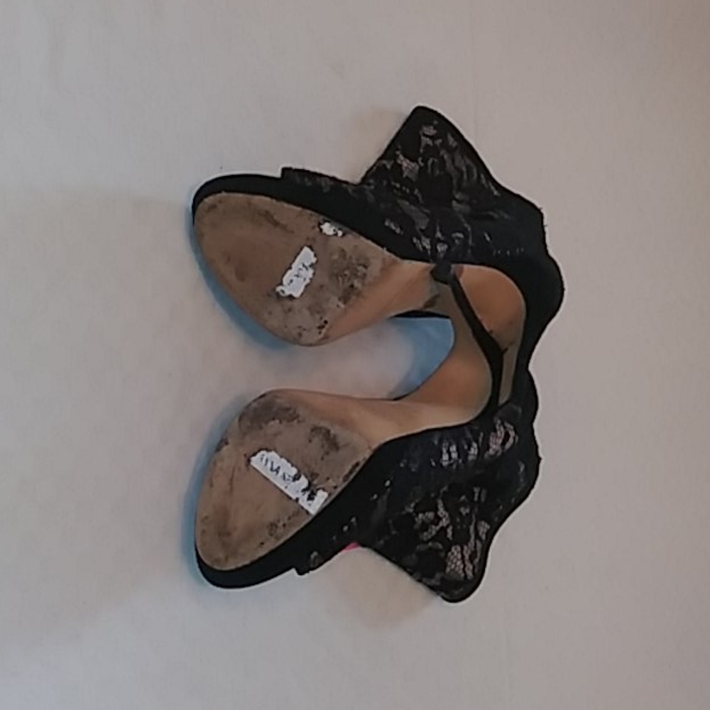 Heels - Picture 5 of 6